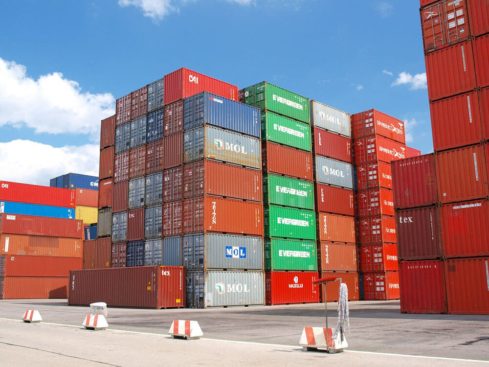 Größter Frachter in Hamburger Hafen